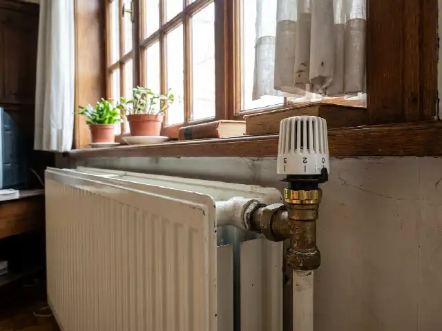 Radiator met voorinstelbare thermostatische kraan